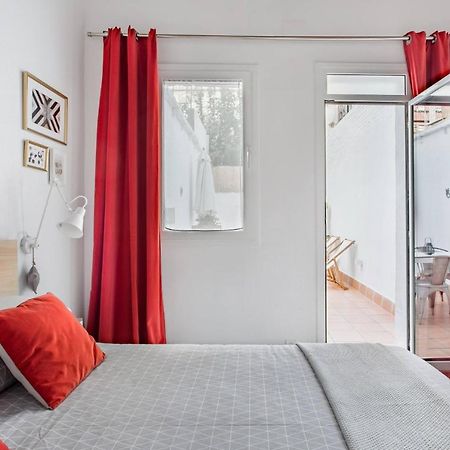 Stylish Apartment With Terrace For Couple Or Family Барселона Экстерьер фото