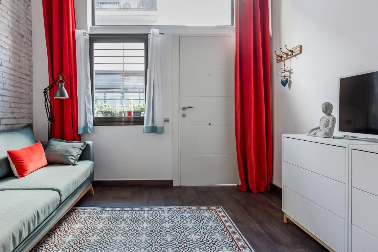 Stylish Apartment With Terrace For Couple Or Family Барселона Экстерьер фото