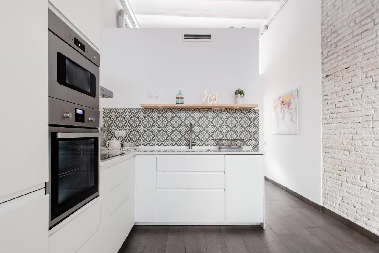 Stylish Apartment With Terrace For Couple Or Family Барселона Экстерьер фото