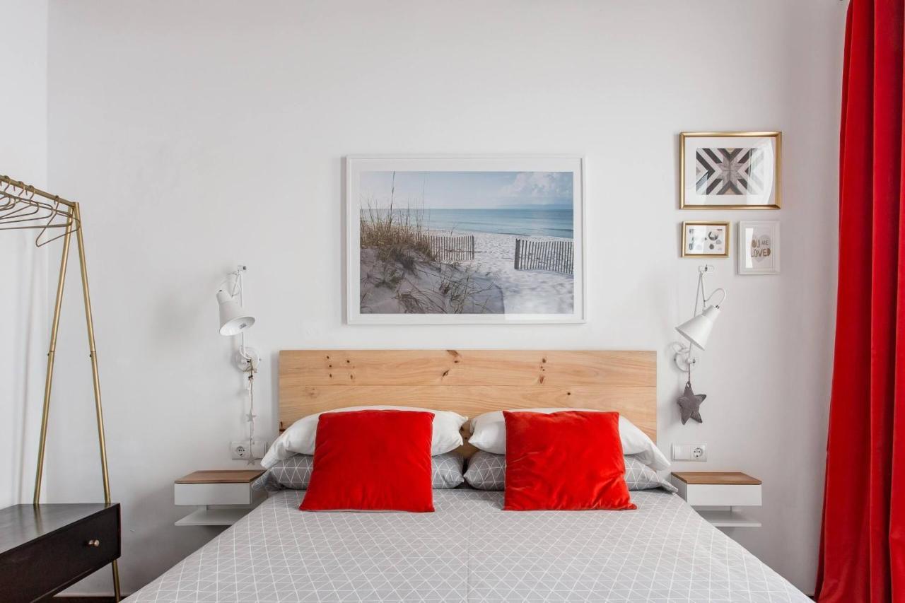 Stylish Apartment With Terrace For Couple Or Family Барселона Экстерьер фото